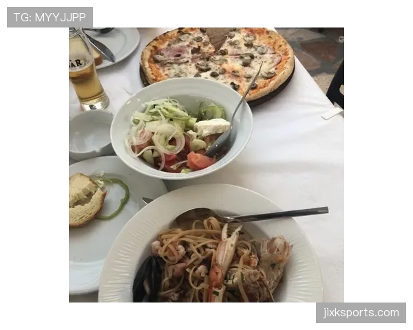 萨卡居然一天三顿牛排?这生活画风我跟不上了吧! 萨卡居然一天三顿牛排?这生活画风我跟不上了吧!